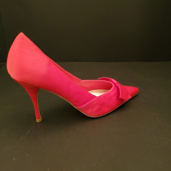 ❤Elegant Red Satin Pumps by Colin Stuart❤ - Picture 15 of 16